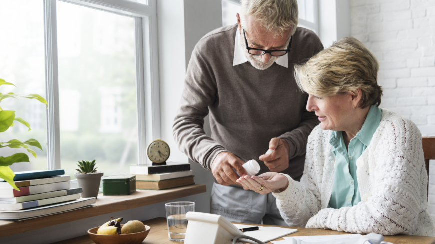 Statiner är den vanligaste behandlingsformen mot höga kolesterolvärden och studien visar att det är olämpligt sluta medicinera med statiner bara för att vi blir äldre. Foto: Shutterstock